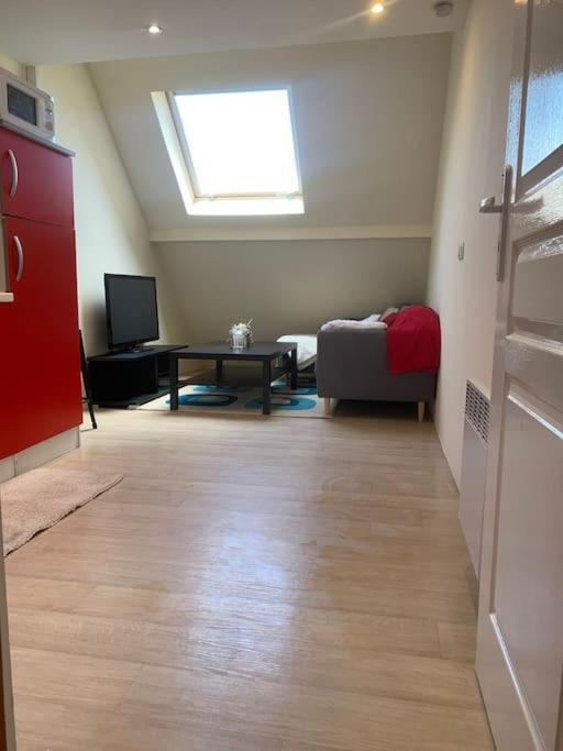 Studio Meuble Dans Une Maison Limay Esterno foto