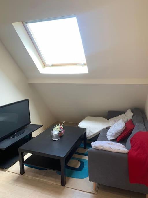 Studio Meuble Dans Une Maison Limay Esterno foto